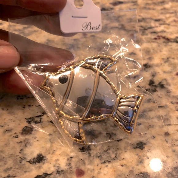 Best Jewelry - 😊 Super cute, silver & gold tone fish Pin can also be worn as a Pendant